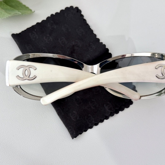 Authentic Chanel 4116 sunglasses - Picture 7 of 16